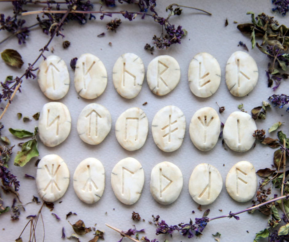 Les runes Symboliques et signification d’un savoir ancestral Jardin des Druides
