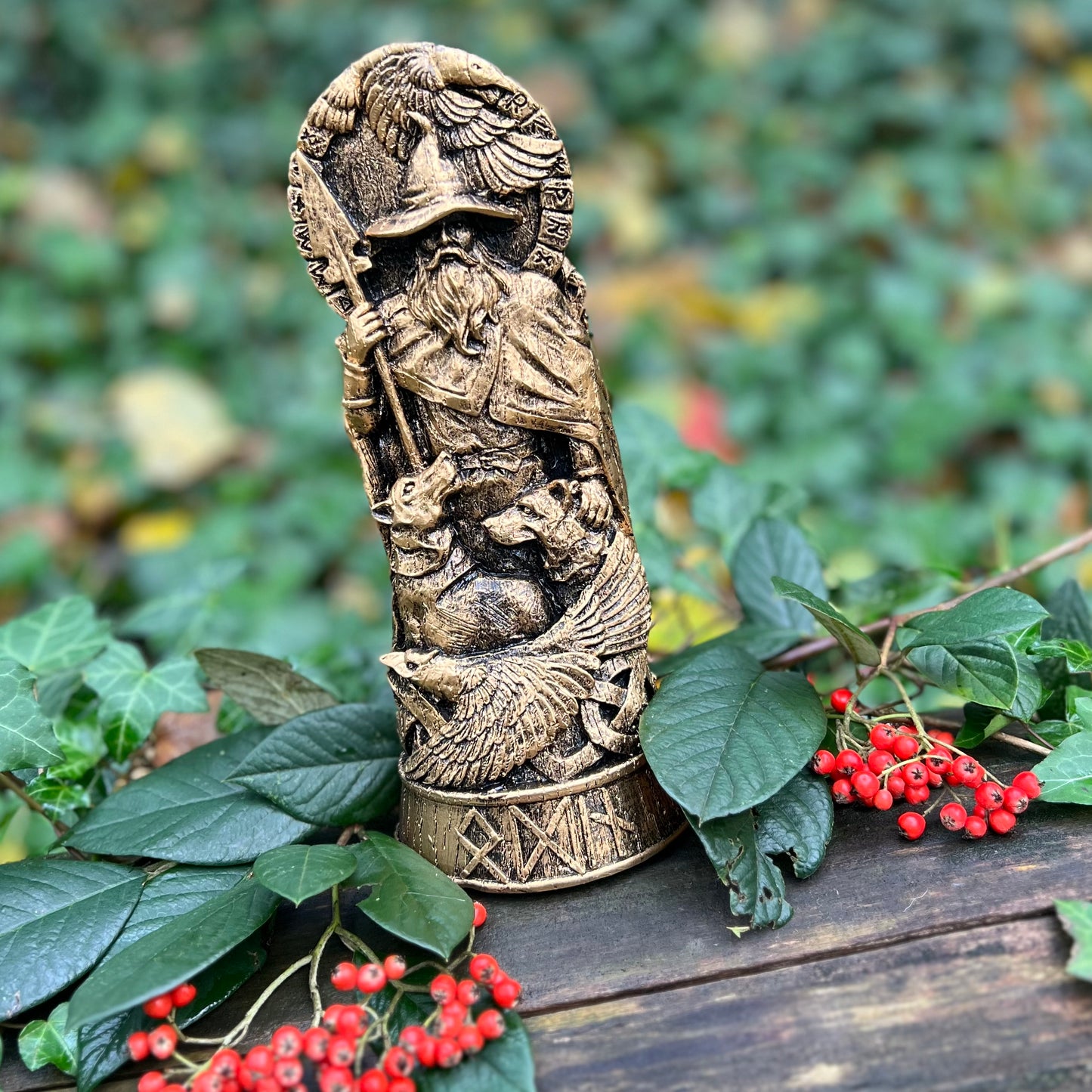 Statuette Odin - résine dorée