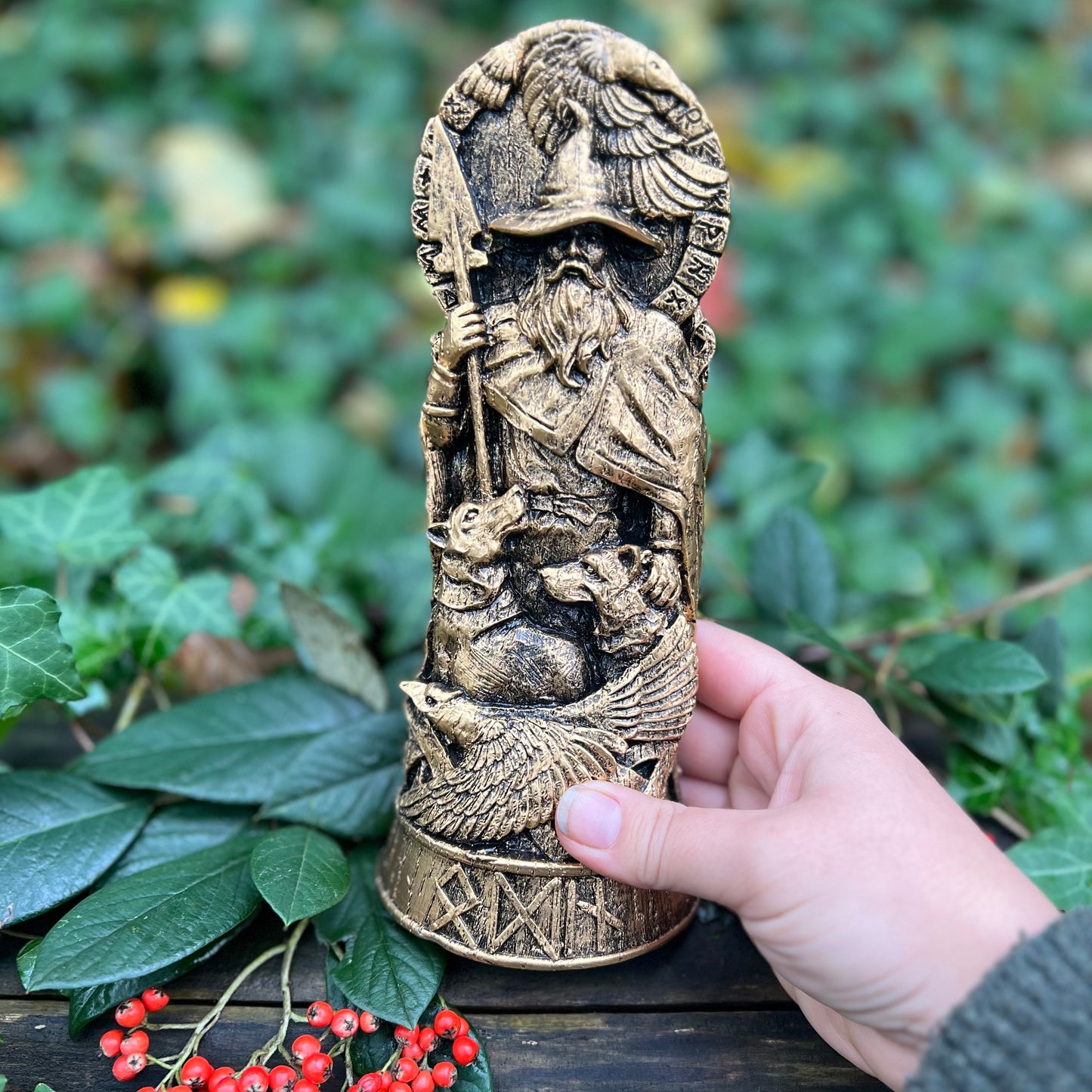 Statuette Odin - résine dorée