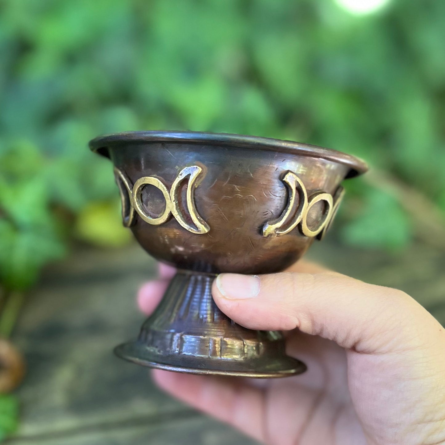 Calice rituel en cuivre antique - Triple lune