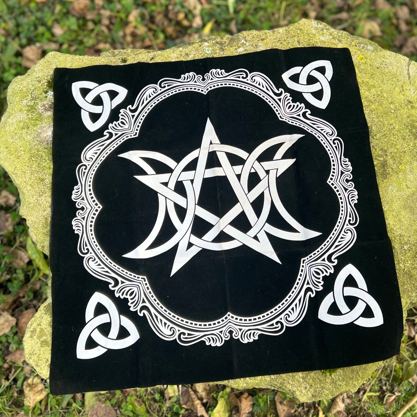 Nappe de Divination en velours noir - Triple lune et Pentagramme