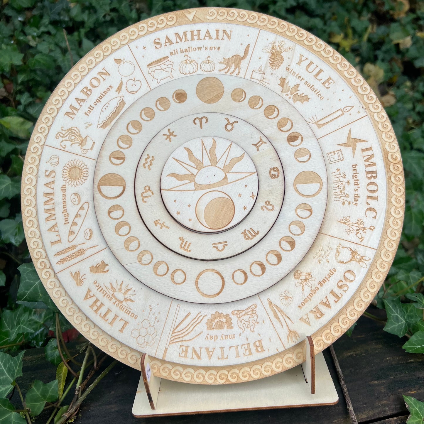 Calendrier Celtique amovible - Roue de l’année païenne en bois