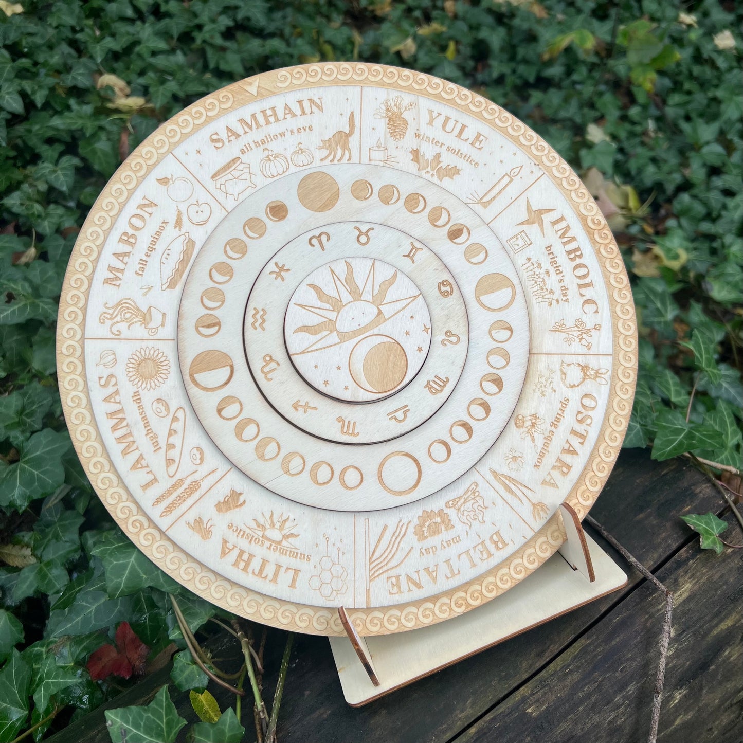 Calendrier Celtique amovible - Roue de l’année païenne en bois