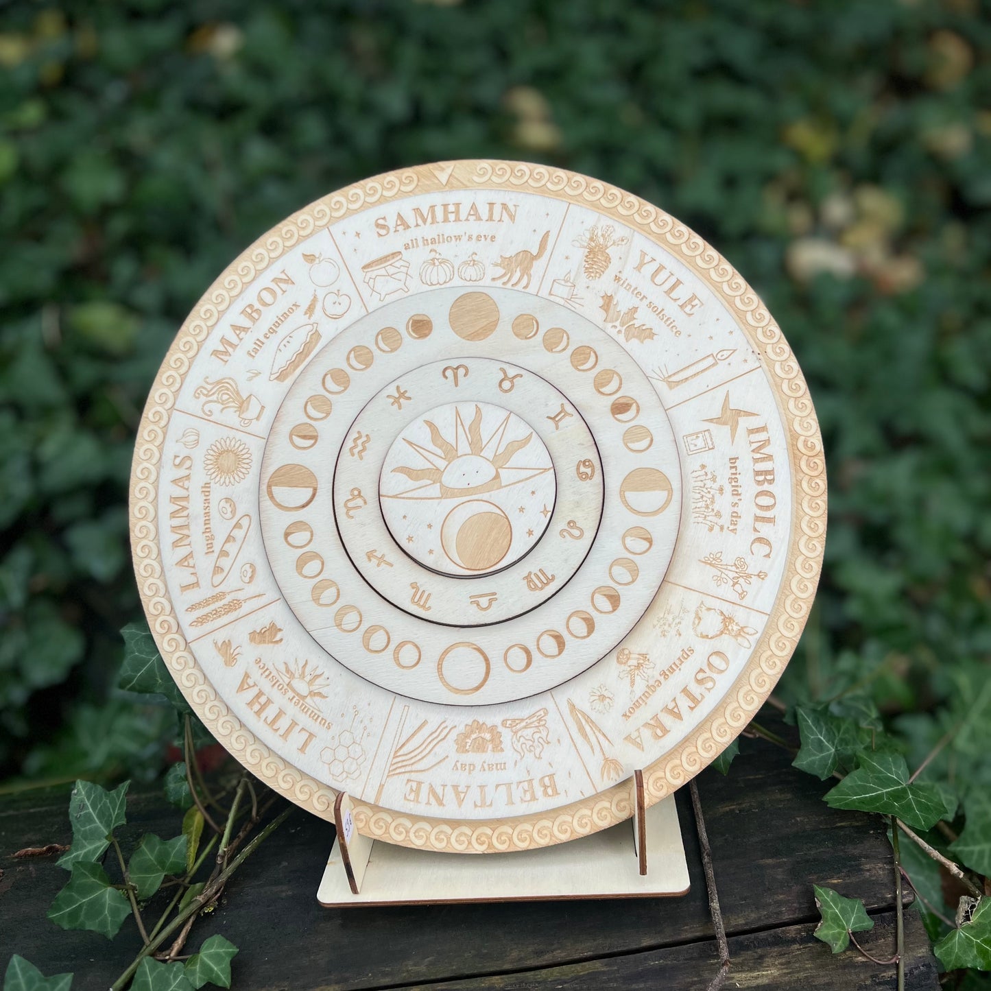 Calendrier Celtique amovible - Roue de l’année païenne en bois