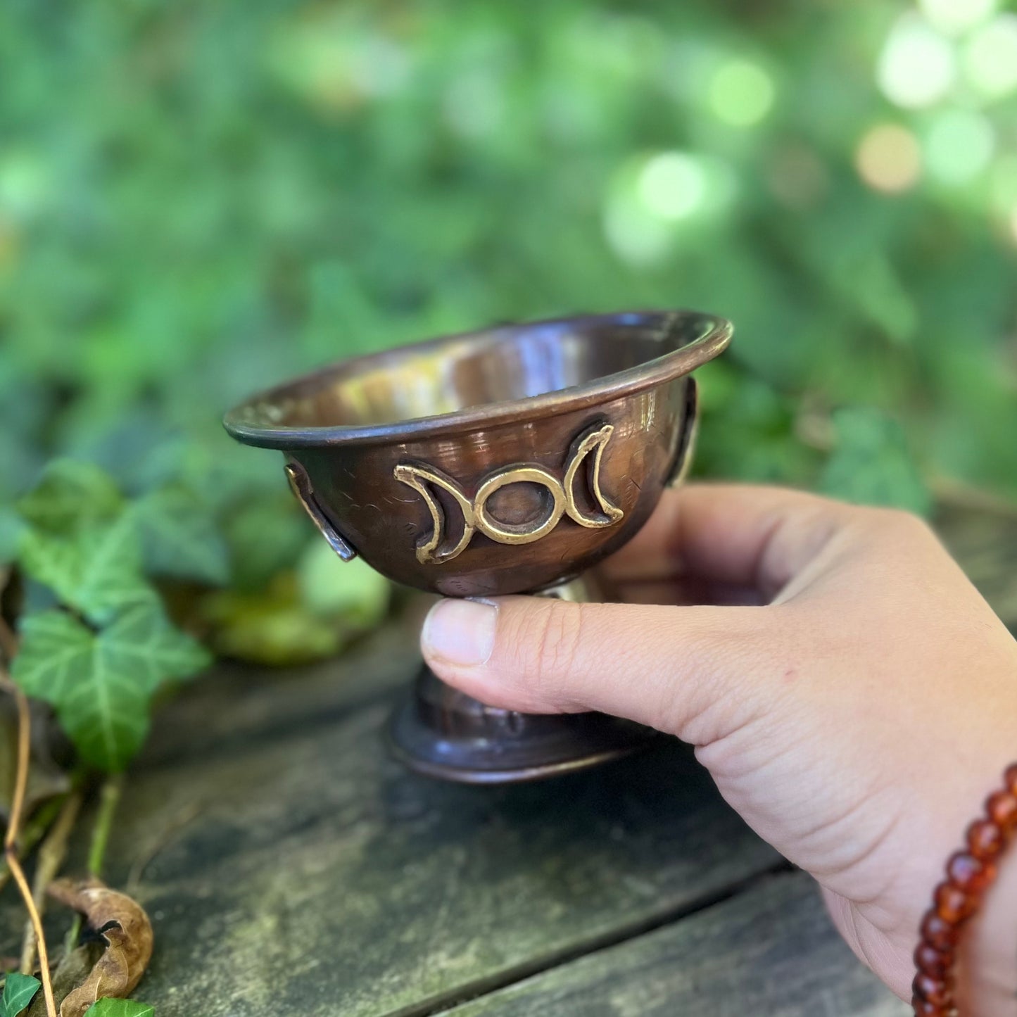 Calice rituel en cuivre antique - Triple lune
