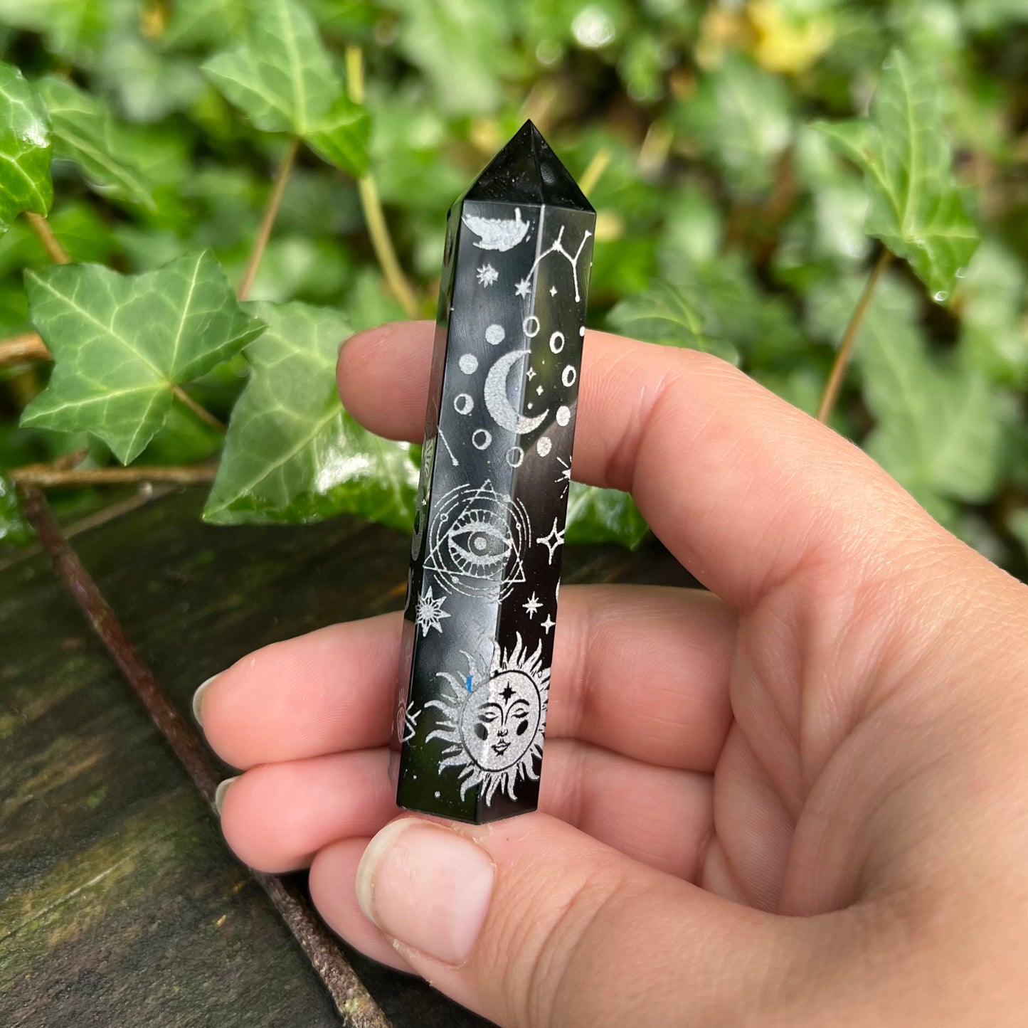 Pointe de guérison / obélisque Obsidienne motifs witchy