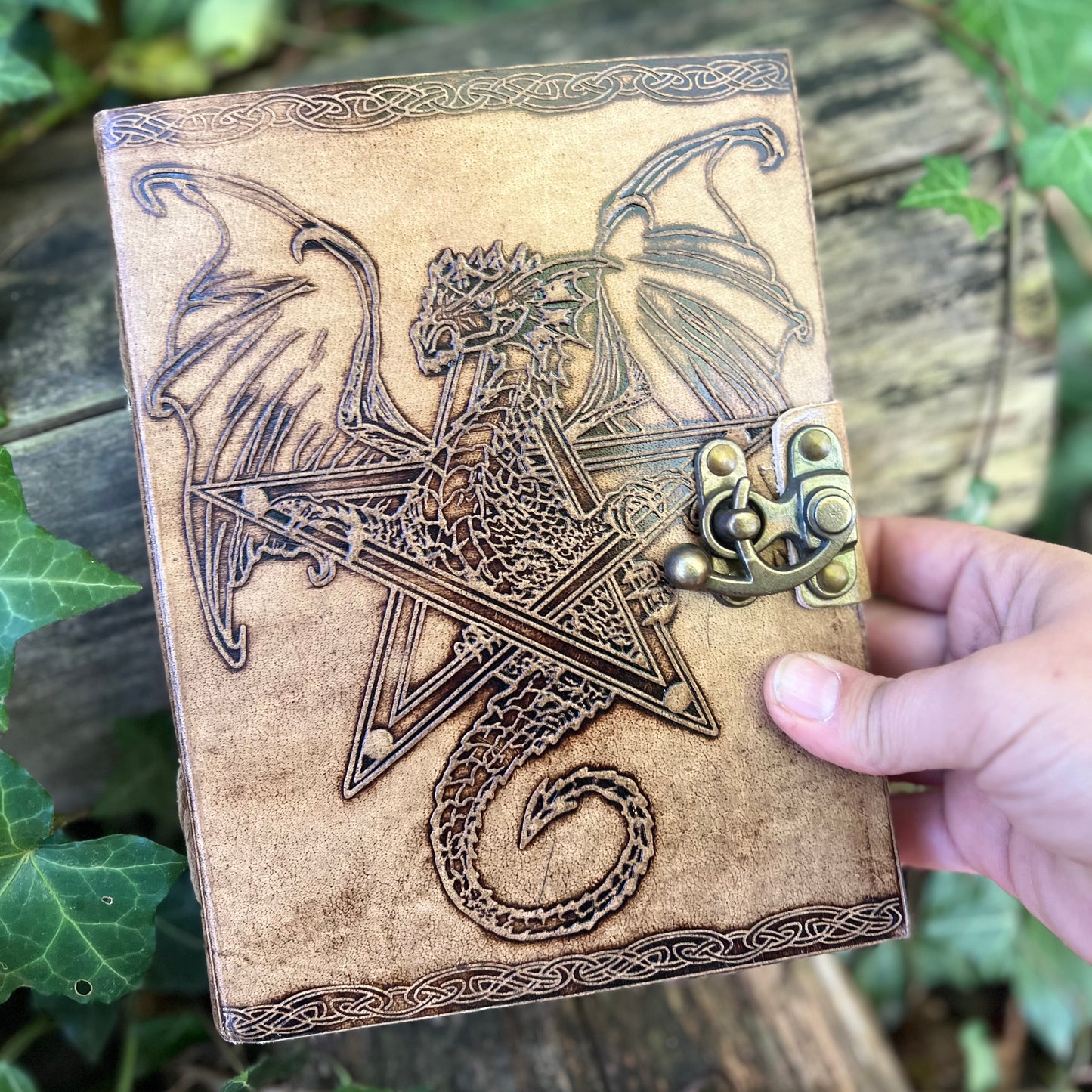 Grimoire en cuir - Dragon et Pentagramme