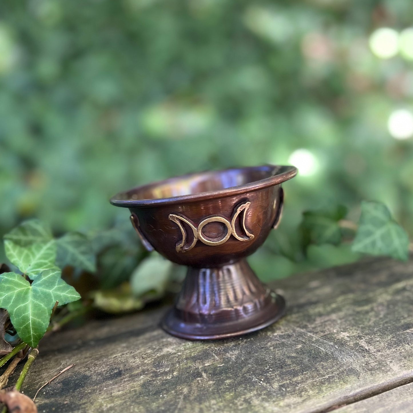 Calice rituel en cuivre antique - Triple lune
