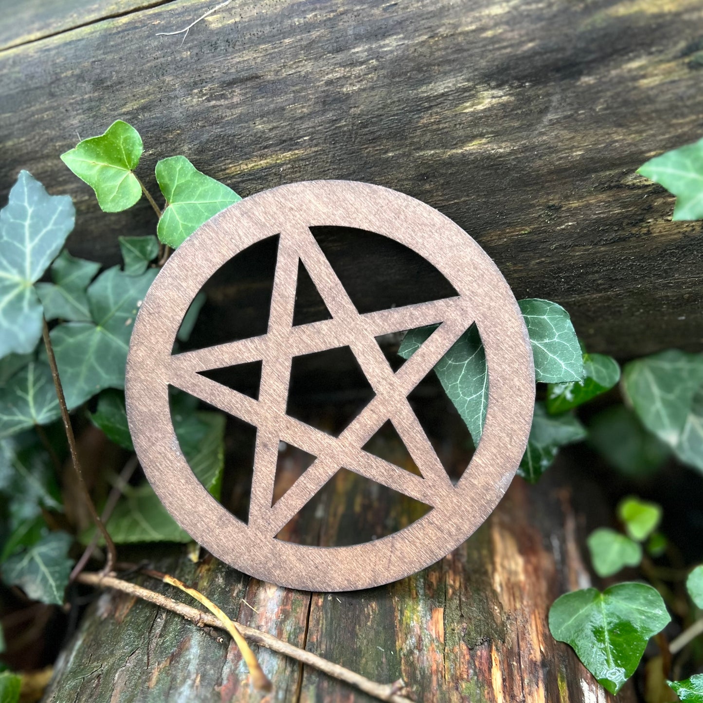 Pentacle en bois - décor autel - ornement à suspendre