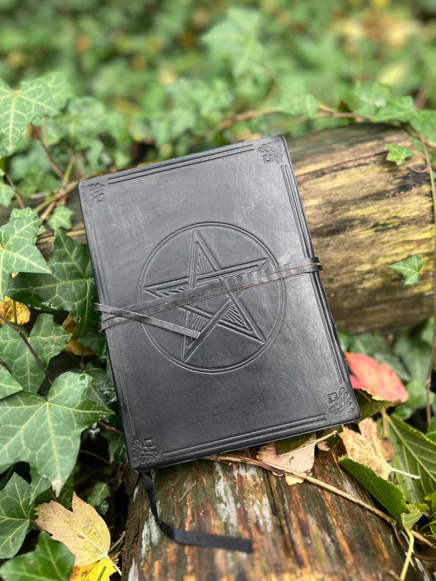 Grimoire en cuir noir Pentacle
