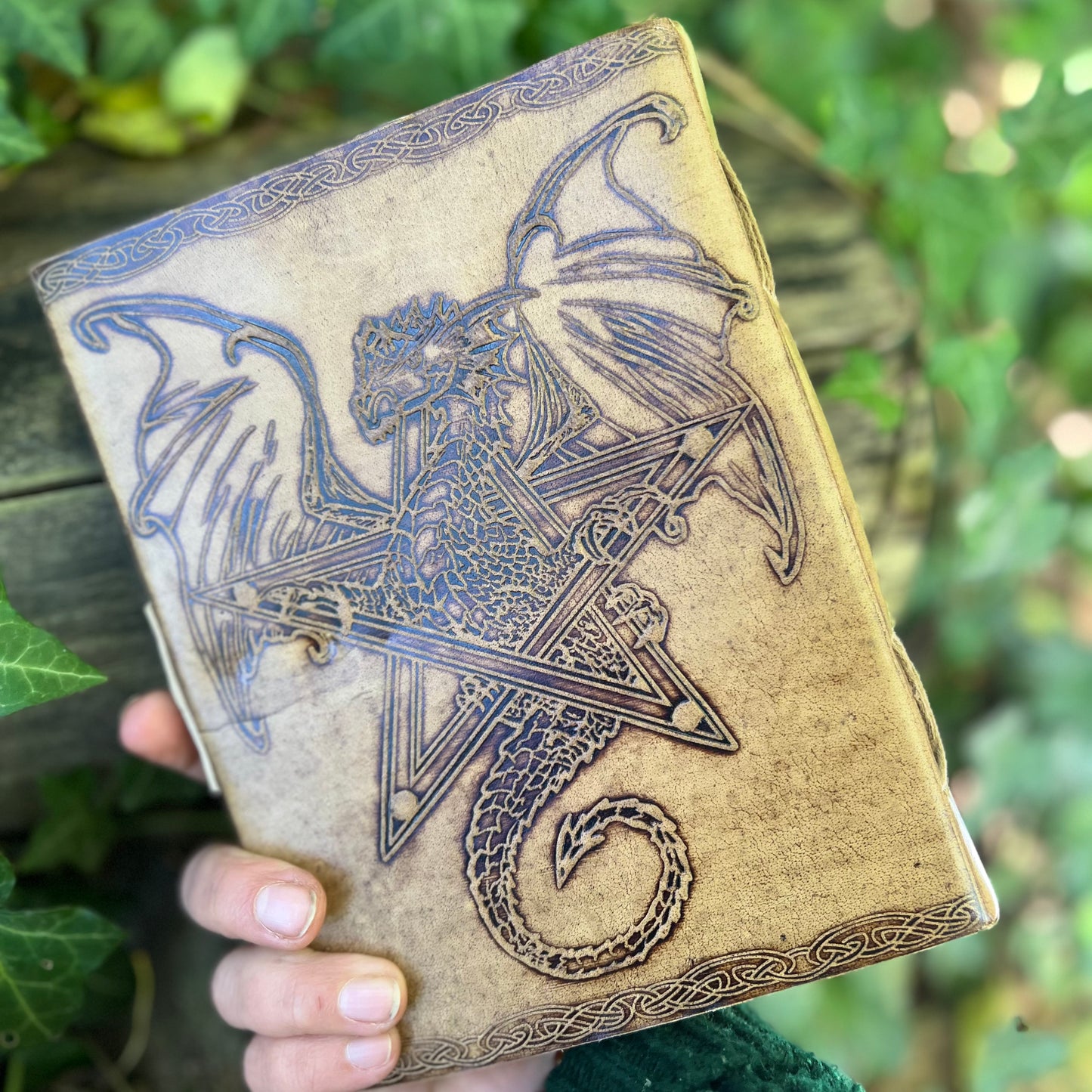 Grimoire en cuir - Dragon et Pentagramme