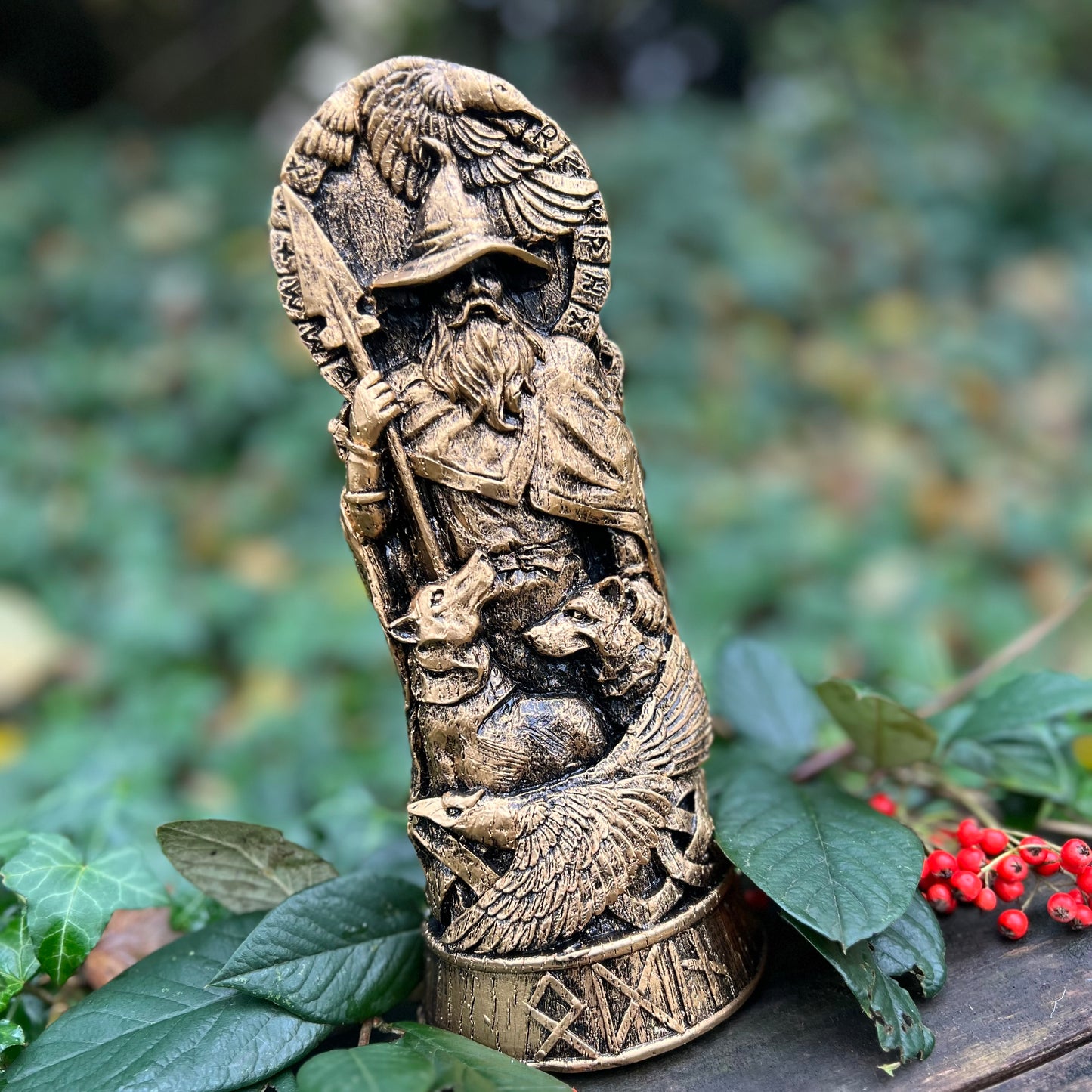 Statuette Odin - résine dorée