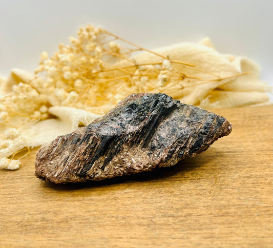 Tourmaline Noire brute & inclusions de Mica - 260g