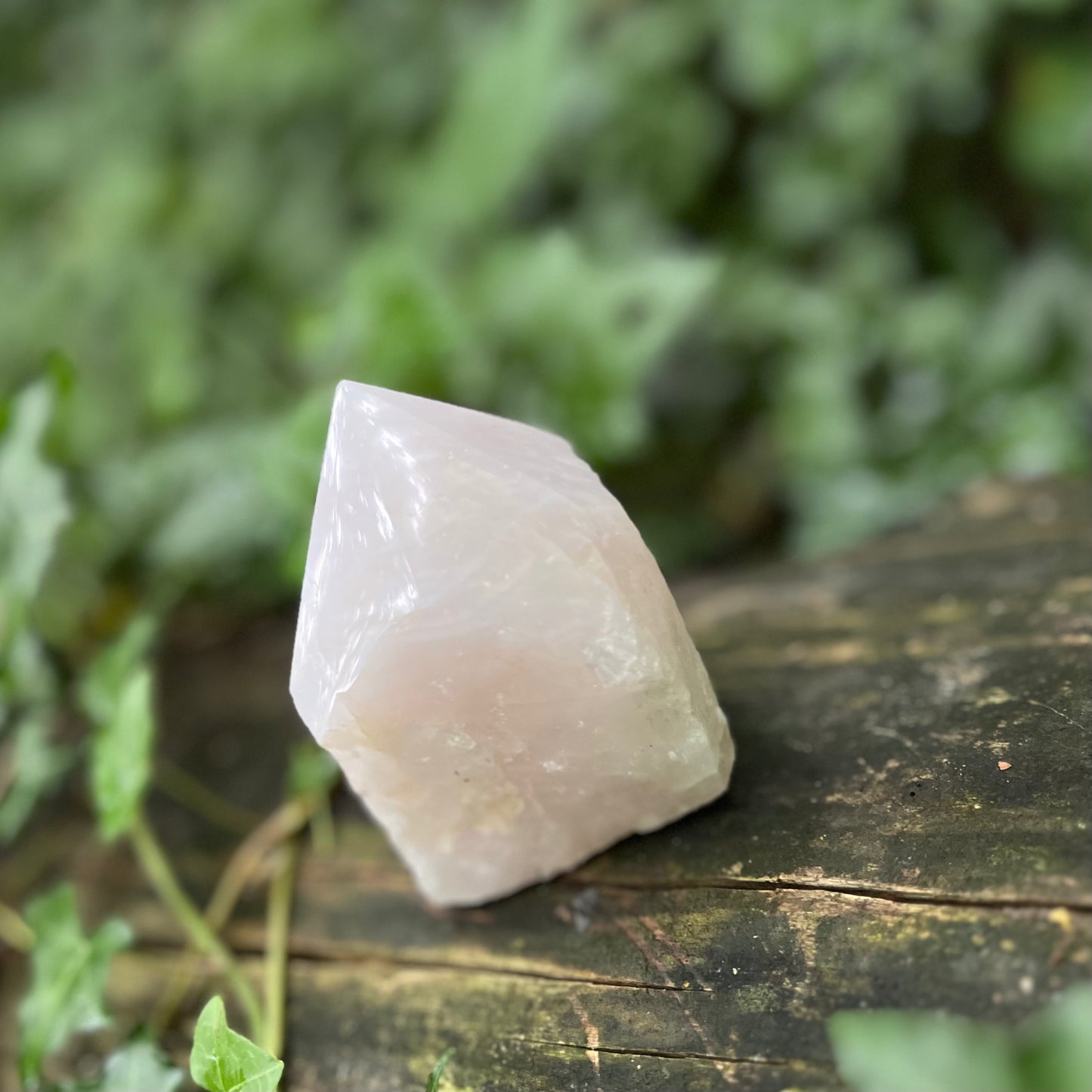 Quartz rose brut taillé en pointe - 350 à 450g