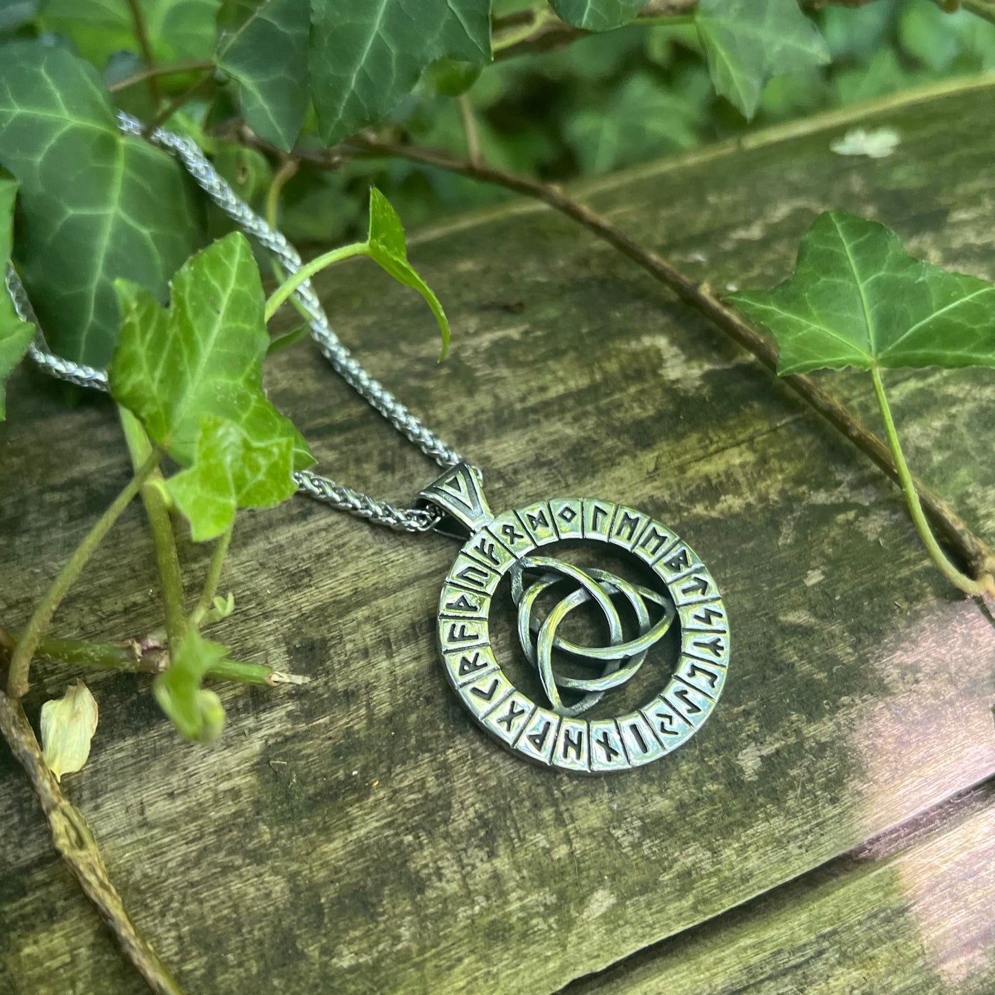 Amulette viking Triquetra et Rune - acier inoxydable