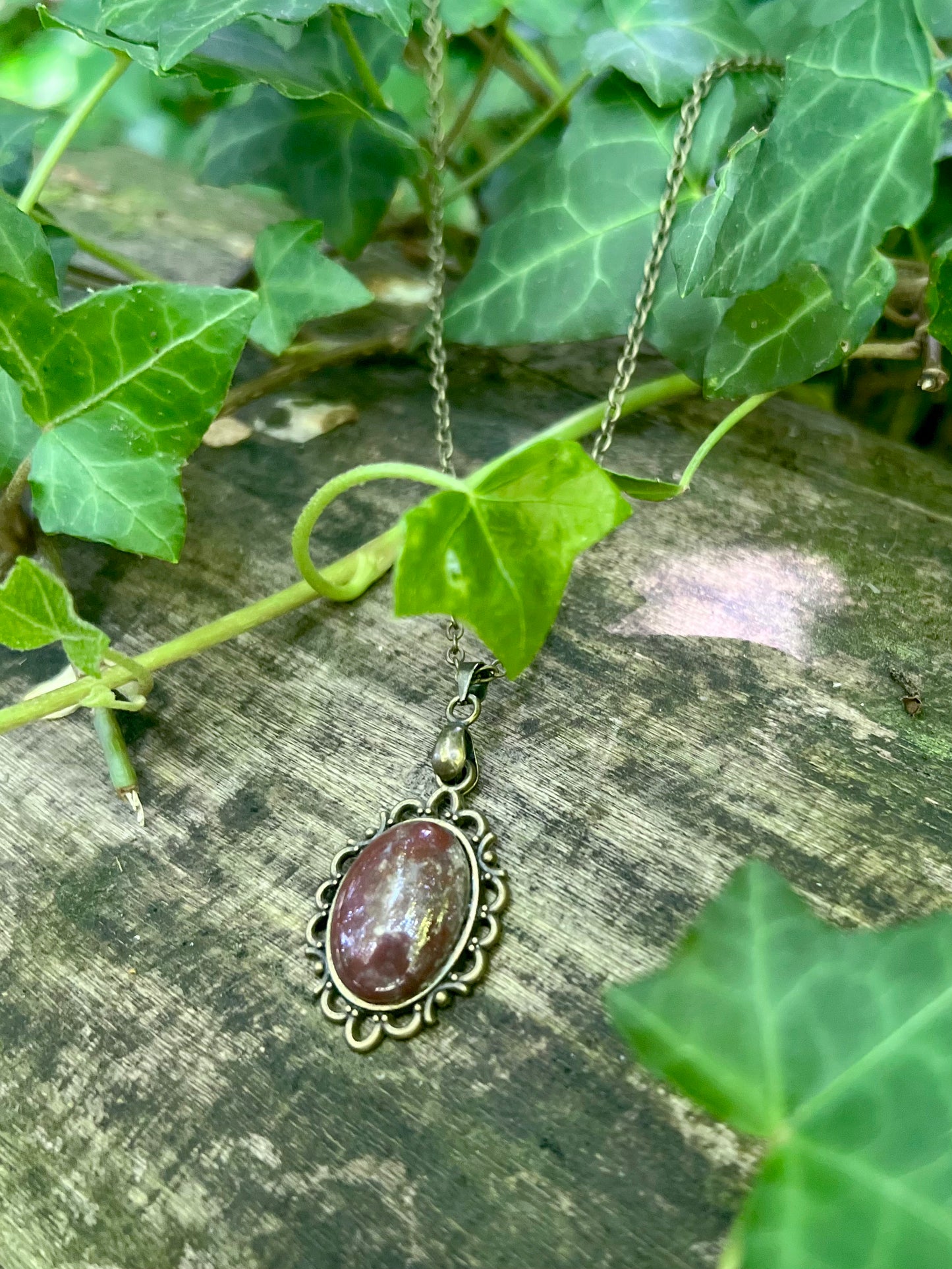 Collier elfique - Jaspe rouge - Cabochon ovale