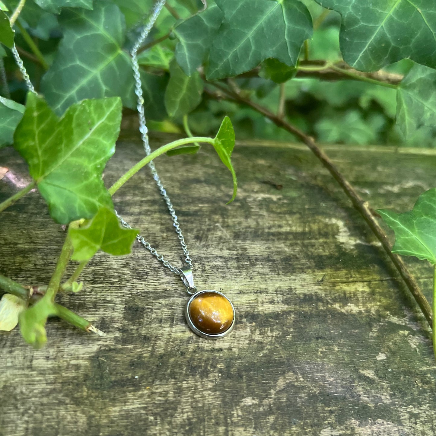 Collier Oeil de tigre - Cabochon rond - acier inoxydable argenté