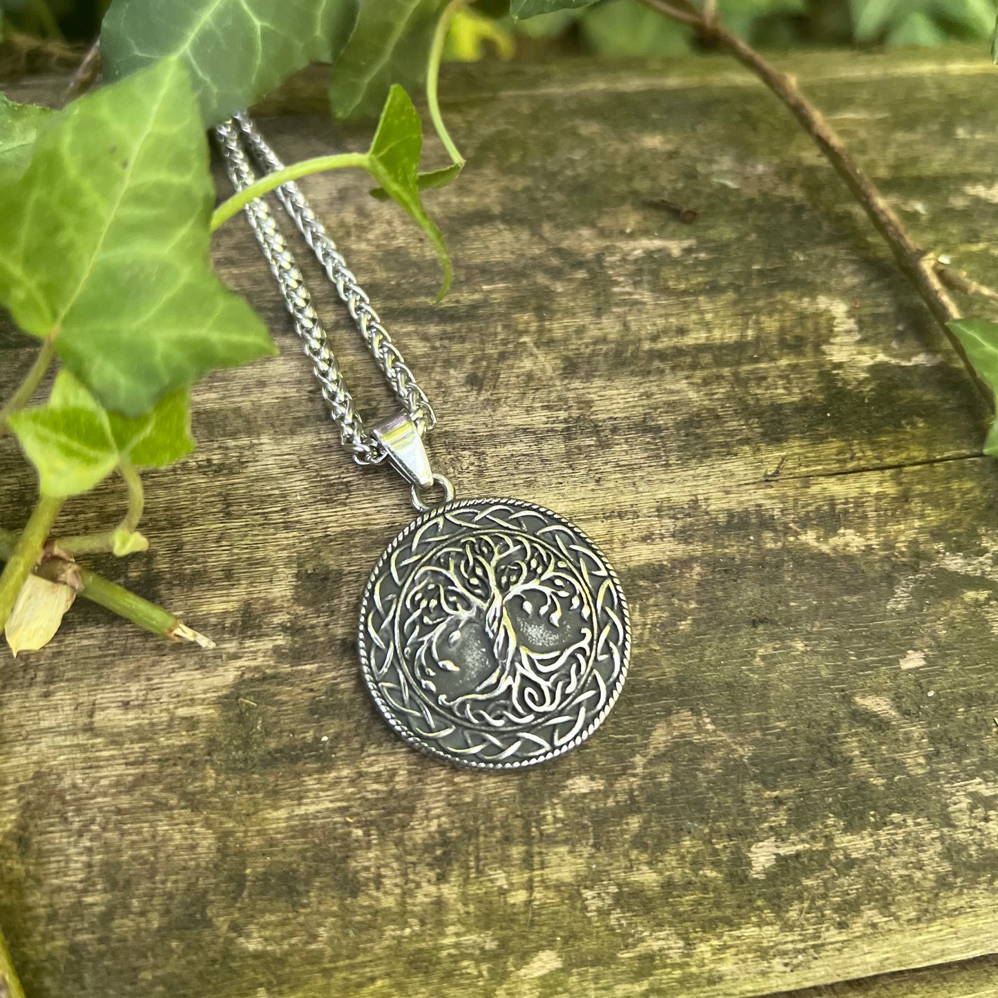 Amulette Yggdrasil et entrelacs - acier inoxydable