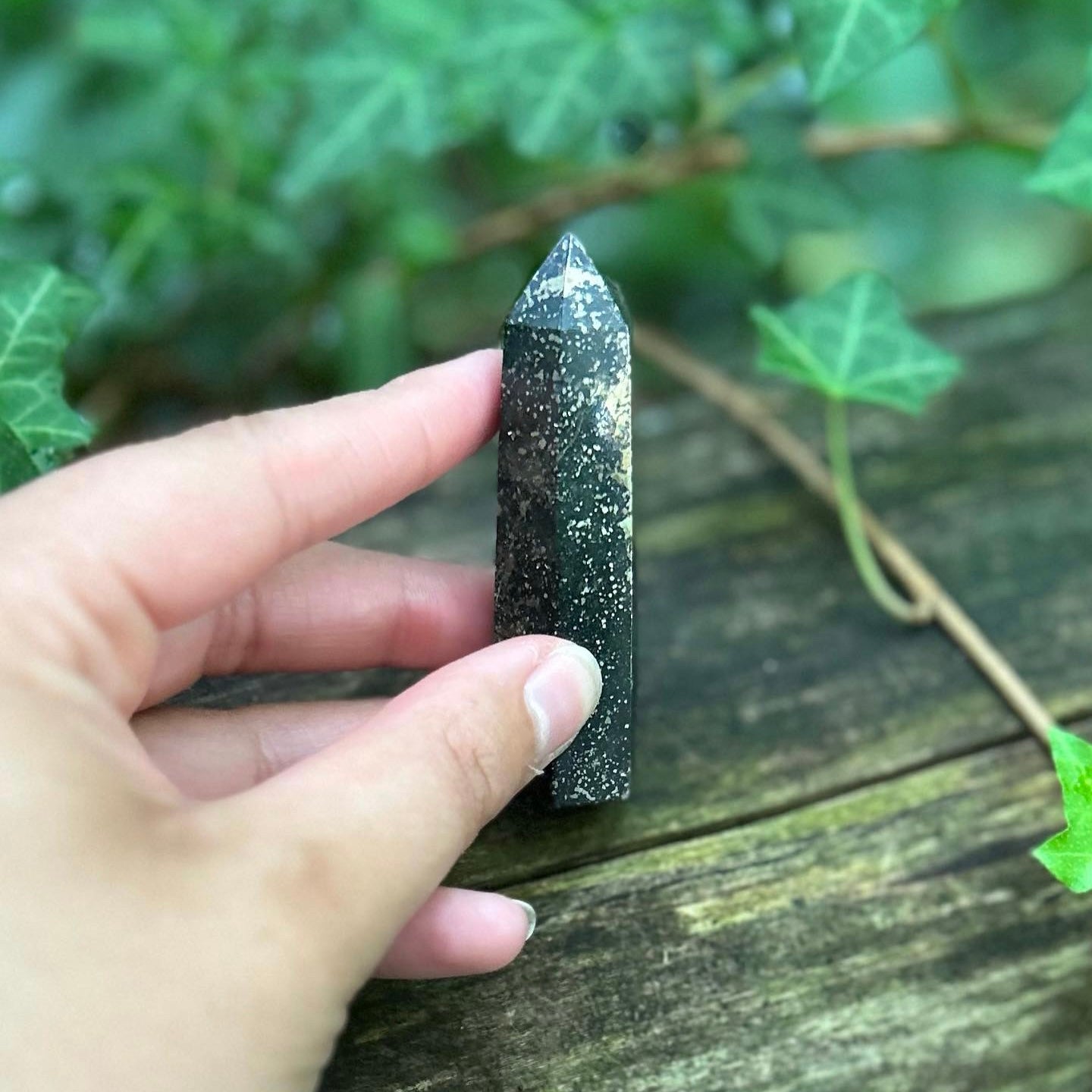 Pointe de guérison / Obélisque Hématite