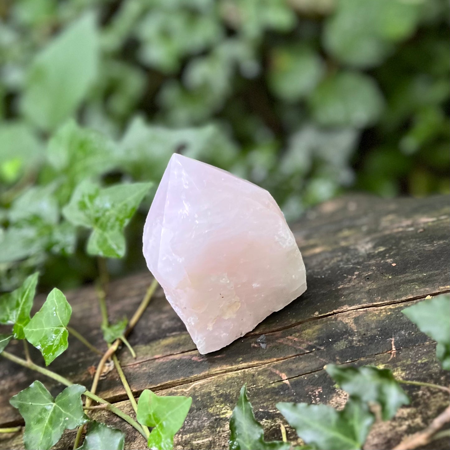 Quartz rose brut taillé en pointe - 350 à 450g