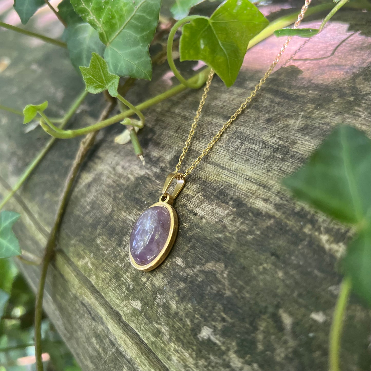 Collier Améthyste - Cabochon ovale - acier inoxydable doré