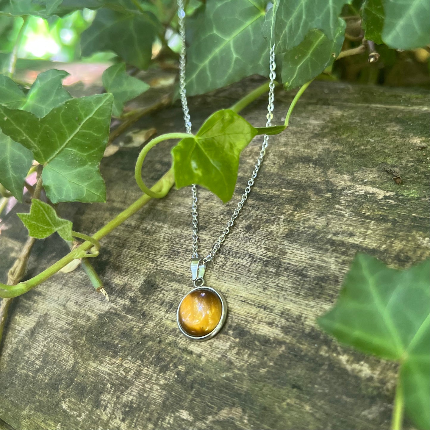 Collier Oeil de tigre - Cabochon rond - acier inoxydable argenté