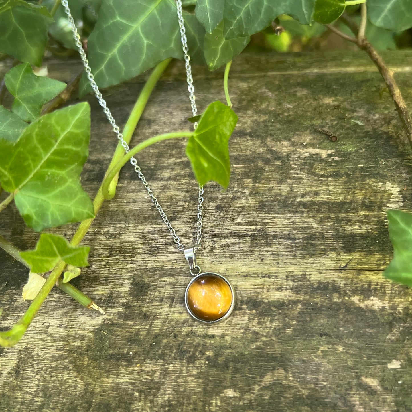 Collier Oeil de tigre - Cabochon rond - acier inoxydable argenté