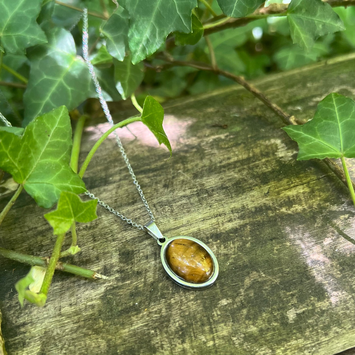 Collier Oeil de tigre - Cabochon ovale - acier inoxydable argenté
