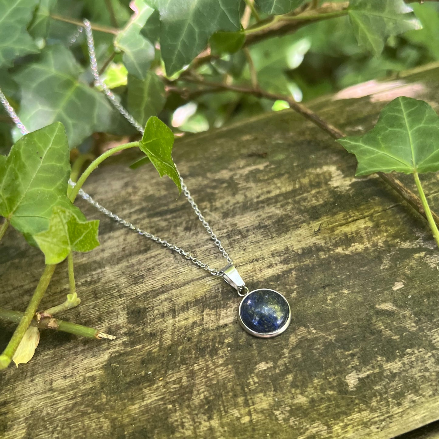 Collier Lapis lazuli - Cabochon rond - acier inoxydable argenté