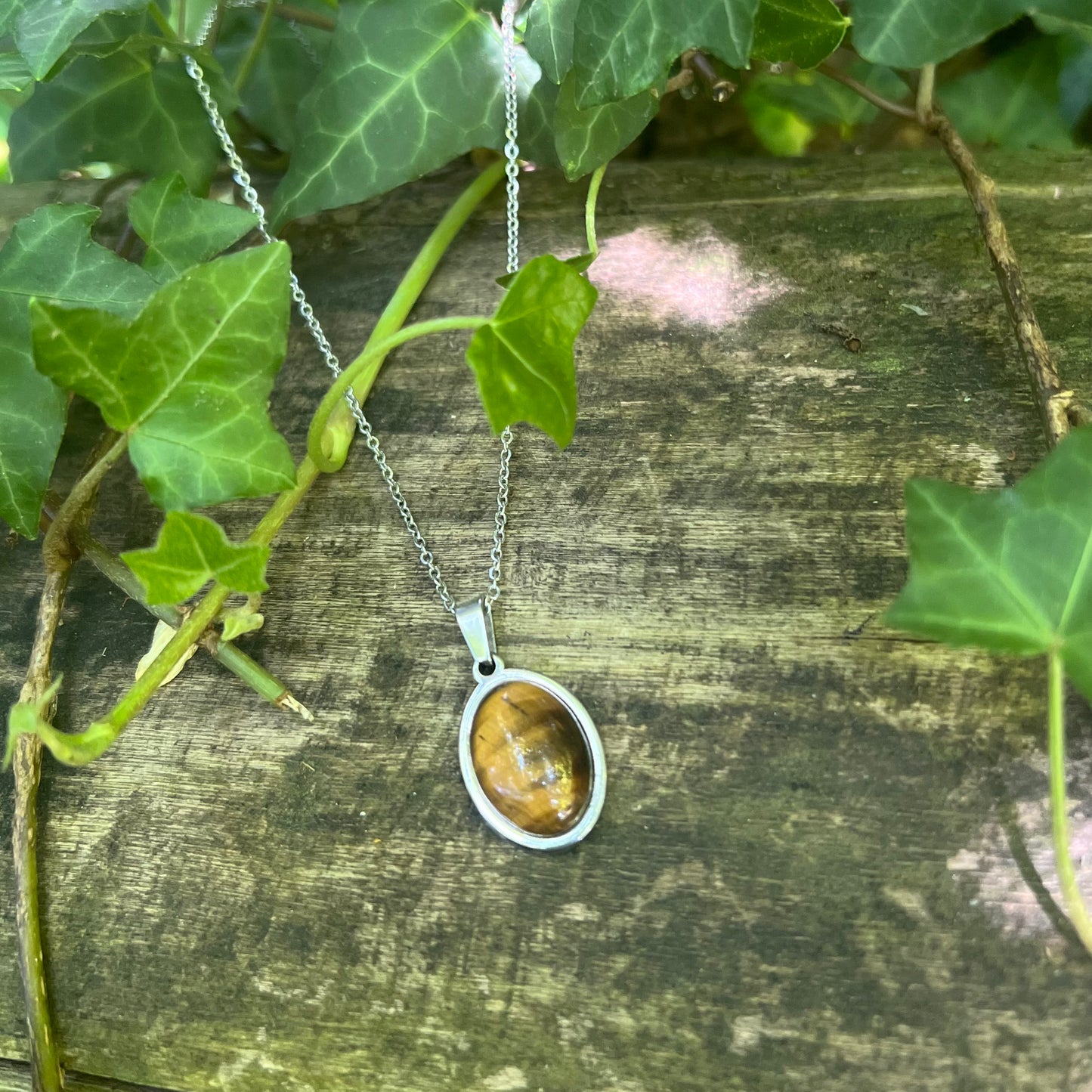 Collier Oeil de tigre - Cabochon ovale - acier inoxydable argenté