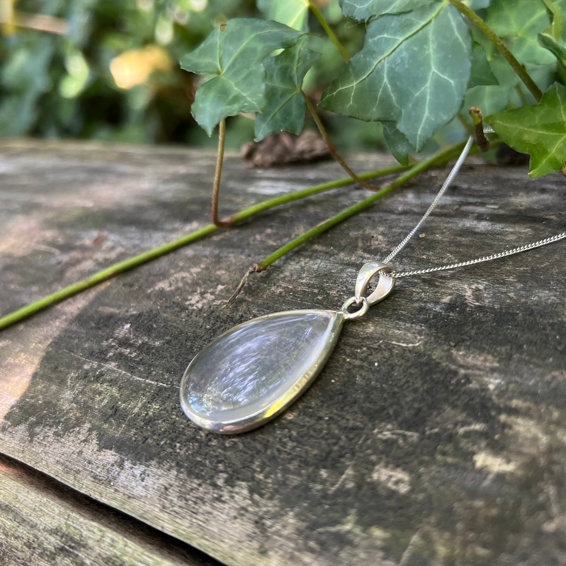 Collier Freyja - Cristal de roche - Pendentif goutte - argent 925 – Jardin  des Druides
