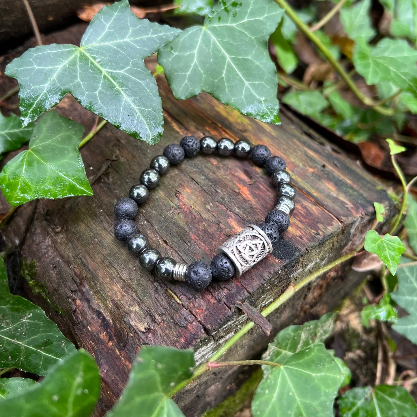 Bracelet Hématite, pierre de lave & Triquetra