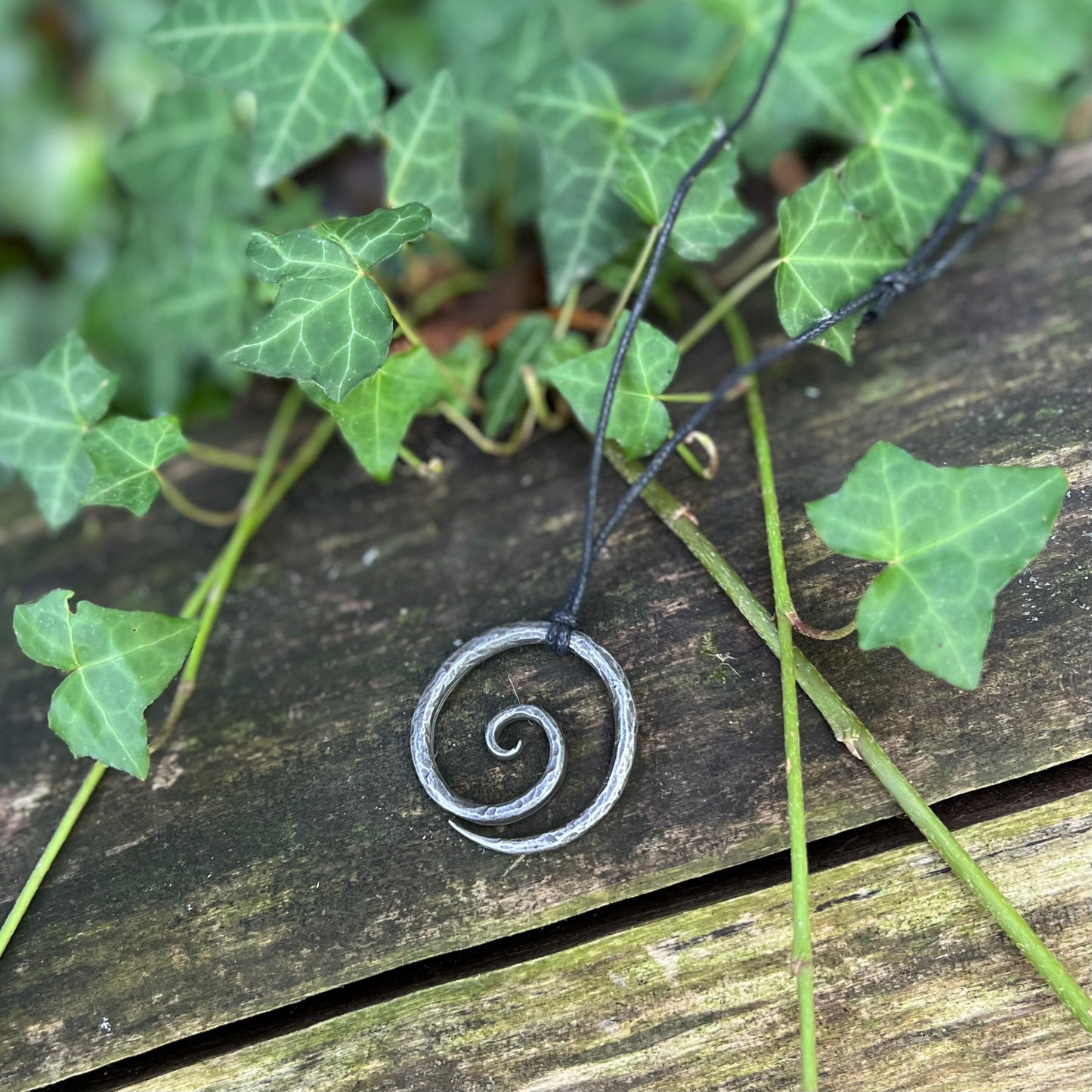 Collier spirale celtique - cordon réglable